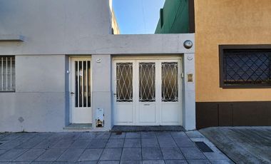 Casa 4 amb en venta c/cochera y patio apto crédito