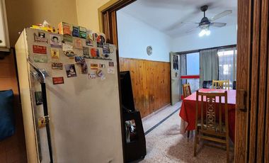 Casa 4 amb en venta c/cochera y patio apto crédito