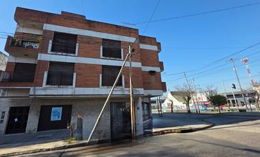 Local de 56m2, Exc. estado y ubic en Lanús Oeste.
