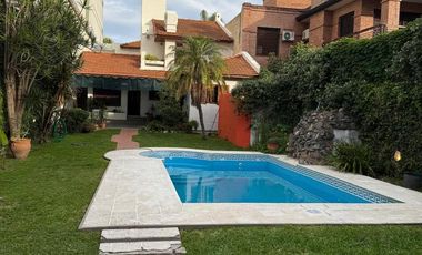 GRAN CASA EN EL CORAZON DEL PARQUE