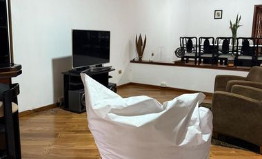 GRAN CASA EN EL CORAZON DEL PARQUE