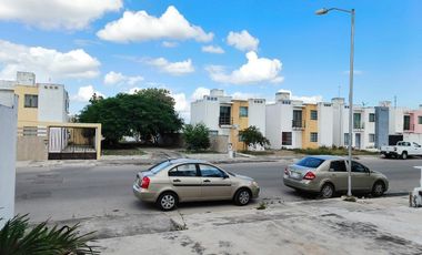 Casa en Renta de Dos Plantas con un local comercial en los Héroes, Mérida Yuc