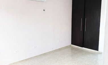 Casa en Renta de Dos Plantas con un local comercial en los Héroes, Mérida Yuc