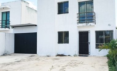 Casa en Renta de Dos Plantas con un local comercial en los Héroes, Mérida Yuc