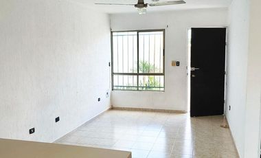Casa en Renta de Dos Plantas con un local comercial en los Héroes, Mérida Yuc