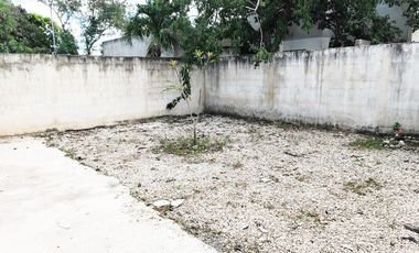 Casa en Renta de Dos Plantas con un local comercial en los Héroes, Mérida Yuc