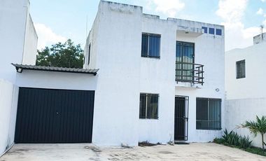 Casa en Renta de Dos Plantas con un local comercial en los Héroes, Mérida Yuc
