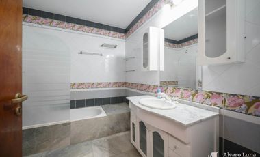 Alquiler Casa en Vicente López . 6 ambientes con playroom, piscina y quincho