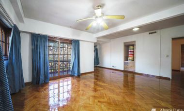 Alquiler Casa en Vicente López . 6 ambientes con playroom, piscina y quincho