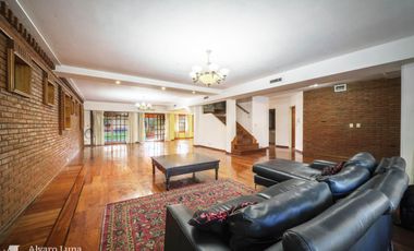 Alquiler Casa en Vicente López . 6 ambientes con playroom, piscina y quincho