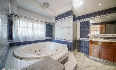 Alquiler Casa en Vicente López . 6 ambientes con playroom, piscina y quincho
