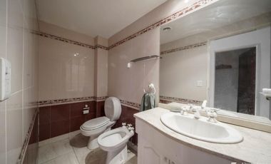 Alquiler Casa en Vicente López . 6 ambientes con playroom, piscina y quincho