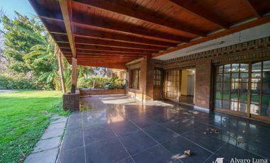 Alquiler Casa en Vicente López . 6 ambientes con playroom, piscina y quincho