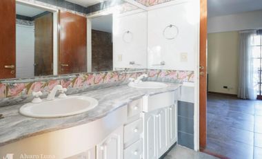 Alquiler Casa en Vicente López . 6 ambientes con playroom, piscina y quincho