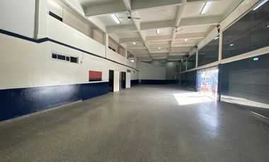 LOCAL  EN VENTA EN TRES NIVELES C/ ESTACIONAMIENTO EN FLORENCIO VARELA