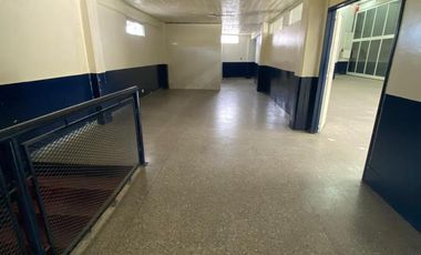 LOCAL  EN VENTA EN TRES NIVELES C/ ESTACIONAMIENTO EN FLORENCIO VARELA