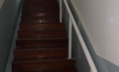 LOCAL  EN VENTA EN TRES NIVELES C/ ESTACIONAMIENTO EN FLORENCIO VARELA