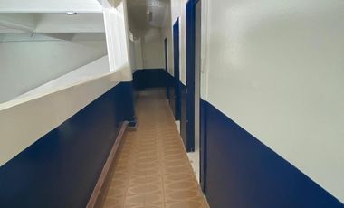 LOCAL  EN VENTA EN TRES NIVELES C/ ESTACIONAMIENTO EN FLORENCIO VARELA