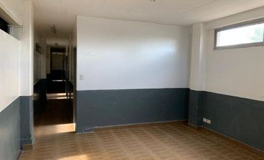 LOCAL  EN VENTA EN TRES NIVELES C/ ESTACIONAMIENTO EN FLORENCIO VARELA