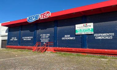 LOCAL  EN VENTA EN TRES NIVELES C/ ESTACIONAMIENTO EN FLORENCIO VARELA