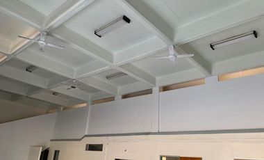 LOCAL  EN VENTA EN TRES NIVELES C/ ESTACIONAMIENTO EN FLORENCIO VARELA