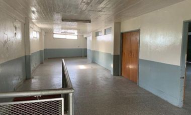 LOCAL  EN VENTA EN TRES NIVELES C/ ESTACIONAMIENTO EN FLORENCIO VARELA