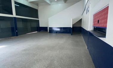 LOCAL  EN VENTA EN TRES NIVELES C/ ESTACIONAMIENTO EN FLORENCIO VARELA