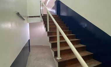 LOCAL  EN VENTA EN TRES NIVELES C/ ESTACIONAMIENTO EN FLORENCIO VARELA