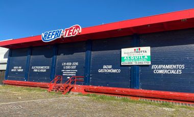 LOCAL  EN VENTA EN TRES NIVELES C/ ESTACIONAMIENTO EN FLORENCIO VARELA