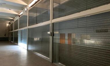 LOCAL  EN VENTA EN TRES NIVELES C/ ESTACIONAMIENTO EN FLORENCIO VARELA