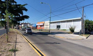 LOCAL  EN VENTA EN TRES NIVELES C/ ESTACIONAMIENTO EN FLORENCIO VARELA