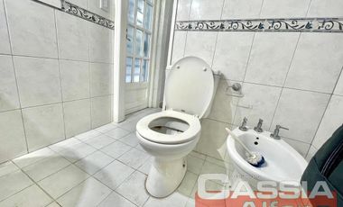 CASA IMPECABLE ESTADO LOMAS RESIDENCIAL 2 DORMIT. COCHERA FONDO 2 BAÑOS