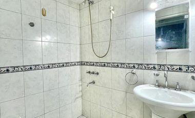 CASA IMPECABLE ESTADO LOMAS RESIDENCIAL 2 DORMIT. COCHERA FONDO 2 BAÑOS