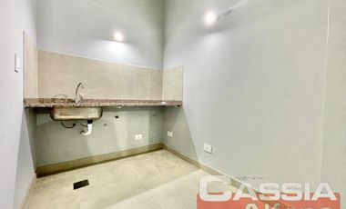 CASA IMPECABLE ESTADO LOMAS RESIDENCIAL 2 DORMIT. COCHERA FONDO 2 BAÑOS