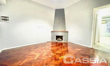 CASA IMPECABLE ESTADO LOMAS RESIDENCIAL 2 DORMIT. COCHERA FONDO 2 BAÑOS