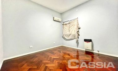 CASA IMPECABLE ESTADO LOMAS RESIDENCIAL 2 DORMIT. COCHERA FONDO 2 BAÑOS