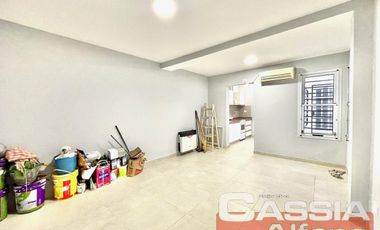 CASA IMPECABLE ESTADO LOMAS RESIDENCIAL 2 DORMIT. COCHERA FONDO 2 BAÑOS