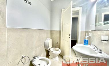 CASA IMPECABLE ESTADO LOMAS RESIDENCIAL 2 DORMIT. COCHERA FONDO 2 BAÑOS