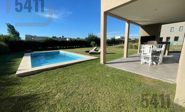 Venta / Alquiler amoblado Casa 5 ambientes en Santa Juana en Canning
