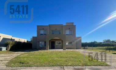 Venta / Alquiler amoblado Casa 5 ambientes en Santa Juana en Canning