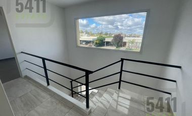 Venta / Alquiler amoblado Casa 5 ambientes en Santa Juana en Canning