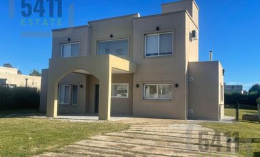 Venta / Alquiler amoblado Casa 5 ambientes en Santa Juana en Canning