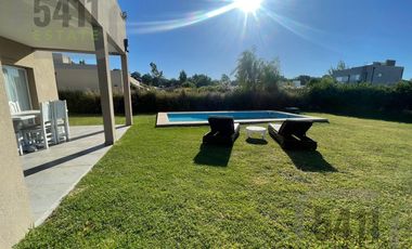 Venta / Alquiler amoblado Casa 5 ambientes en Santa Juana en Canning