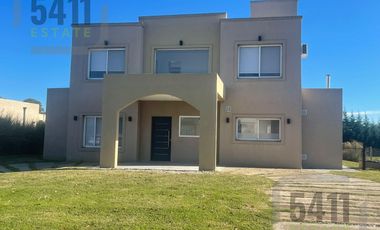 Venta / Alquiler amoblado Casa 5 ambientes en Santa Juana en Canning