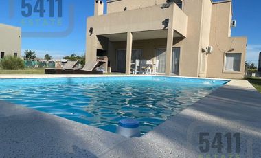 Venta / Alquiler amoblado Casa 5 ambientes en Santa Juana en Canning