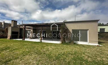 Casa en alquiler de 3 dormitorios en Santa Teresa, Villa Nueva