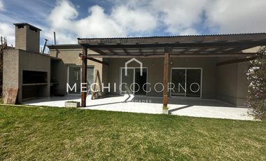 Casa en alquiler de 3 dormitorios en Santa Teresa, Villa Nueva