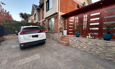 SE VENDE CASA, EN LA FLORIDA,  EXCELENTE UBICACIÓN Y PRECIO