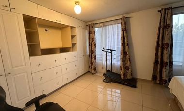 SE VENDE CASA, EN LA FLORIDA,  EXCELENTE UBICACIÓN Y PRECIO