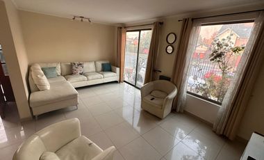 SE VENDE CASA, EN LA FLORIDA,  EXCELENTE UBICACIÓN Y PRECIO